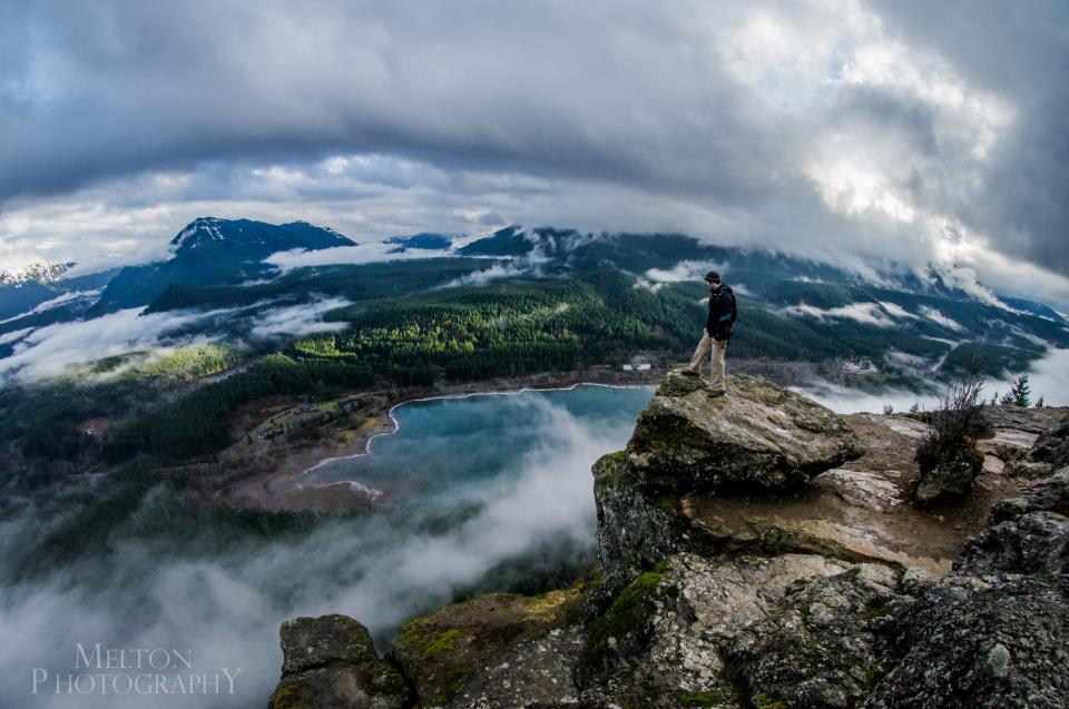 Search and Rescue Volunteers Carry Injured Man Off Rattlesnake Ledge Living Snoqualmie